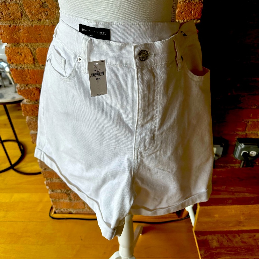 NWT Banana Republic White Jean shorts. Sz 32/14.